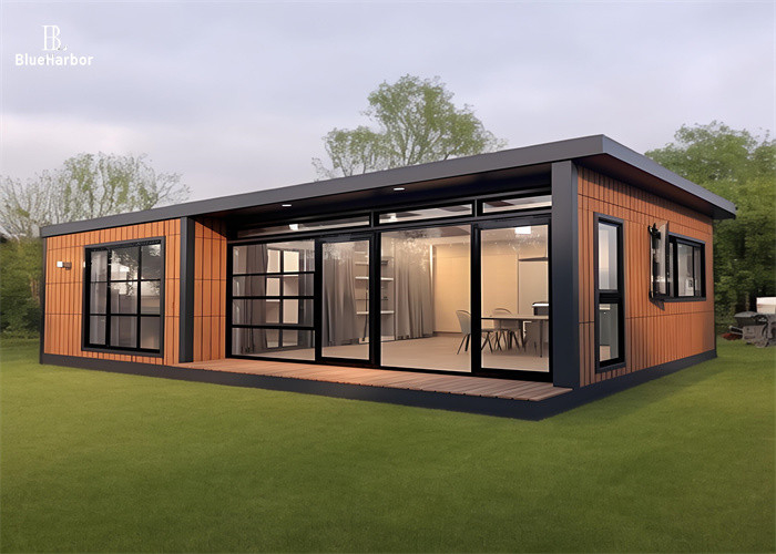 2-4 คน บ้านแคมป์ Prefab พร้อมภายนอกไม้จําลองและหน้าต่างจากพื้นถึงเพดาน